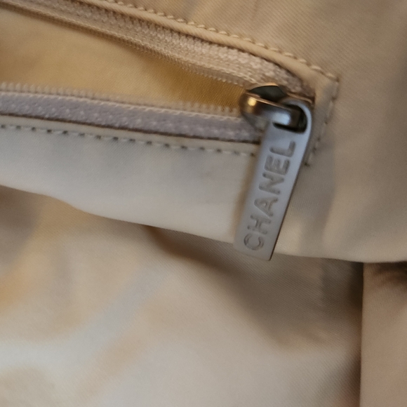 Chanel CC Logo Travel Ligne Tote - Picture 14 of 16